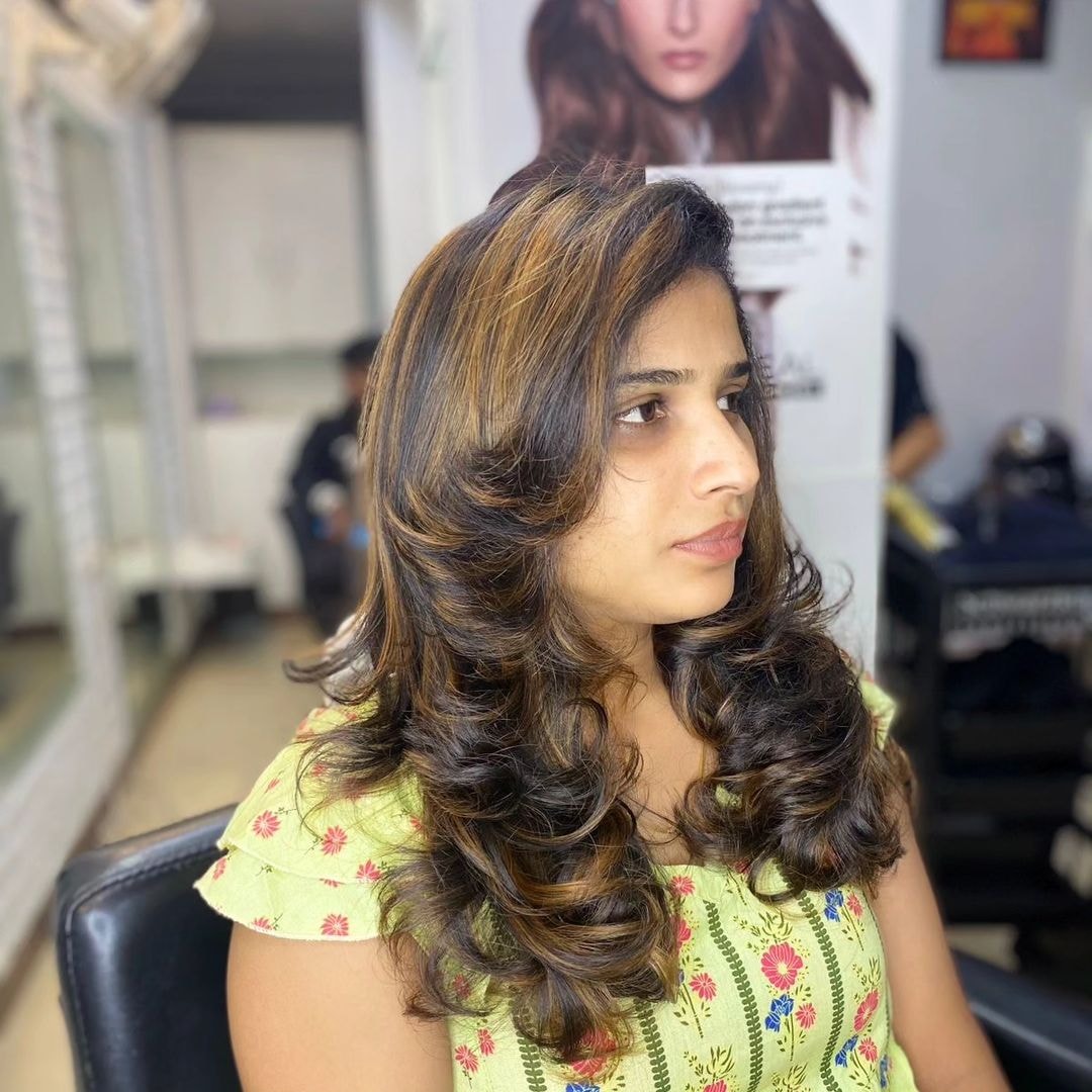 “Step Up Your Hair Game: The Benefits of Layer Cuts and Global Highlights”