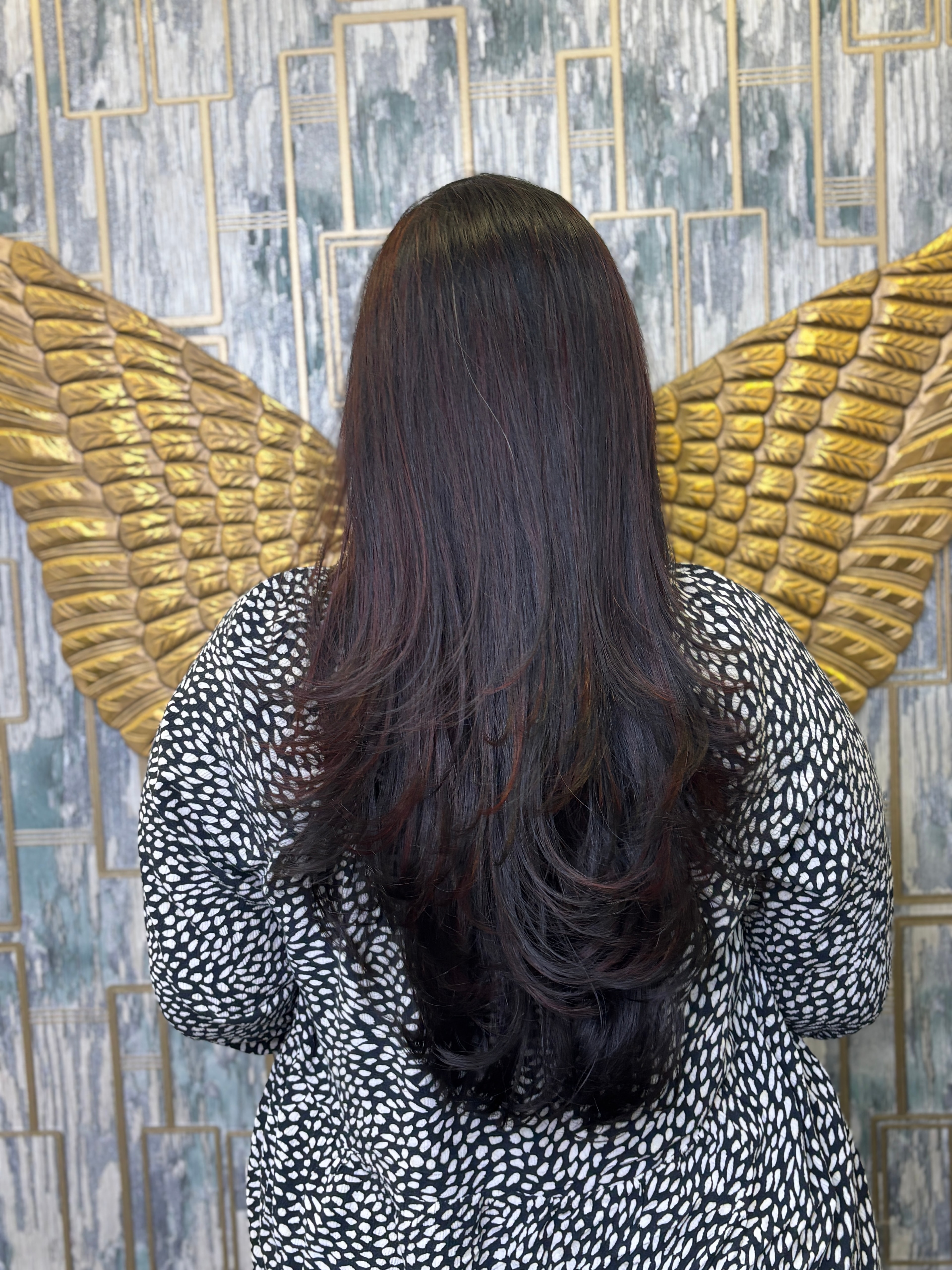 "Transform Your Hair with Layer Cuts and Highlights"